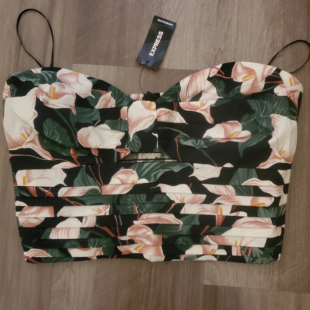 Express flowered strapless crop